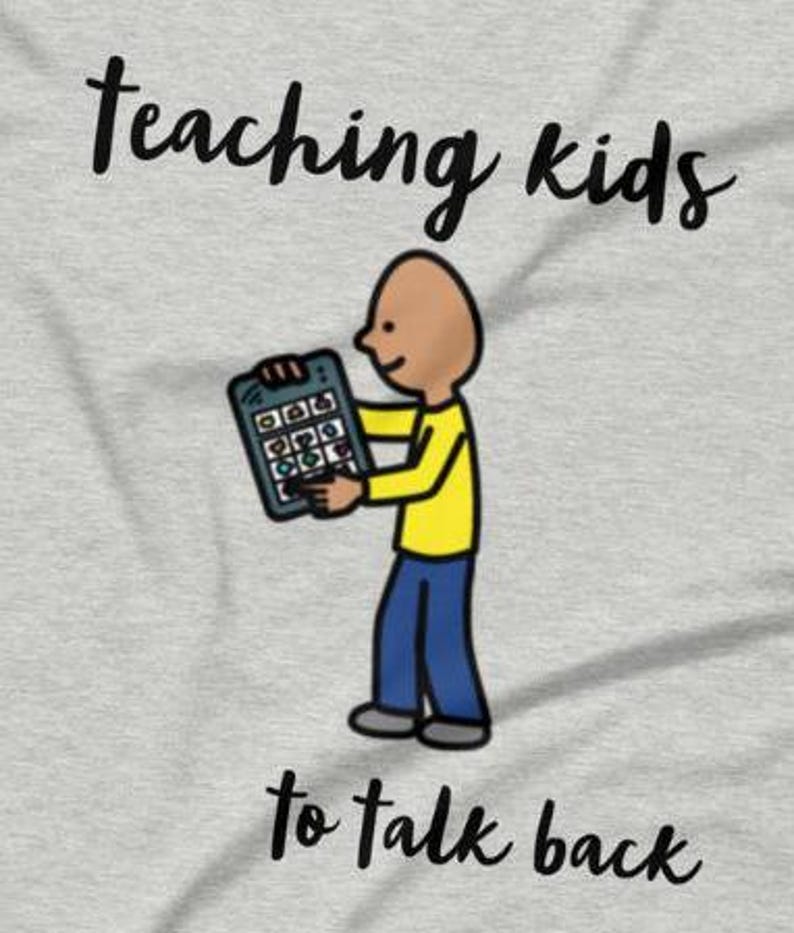 Op de afbeelding: Een cartoonillustratie van een persoon die kinderen leert terug te praten. De persoon houdt een tablet vast met kleurrijke knoppen. De tekst "teaching kids to talk back" is in zwart op een grijze achtergrond geschreven.