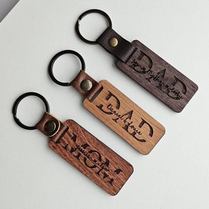 Personalised MUM and DAD Wooden Keyring | Custom Mother&#39;s Day and Father&#39;s Day Key Ring Gift | Unique Birthday Gift