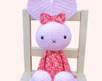Huggy Bunny crochet pattern, English and German PDF files