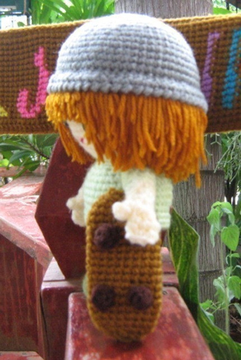 Kevvy the Skater, Amigurumi crochet pattern in English and German image 5