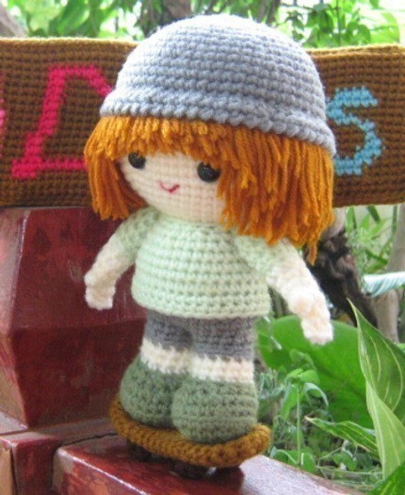 Kevvy the Skater, Amigurumi crochet pattern in English and German image 3