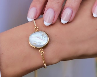 Bracciale di perle, bracciale d'oro regolabile, bracciale di perle minimalista, gioiello delicato per damigella d'onore, bracciale di perle in oro, regalo per lei