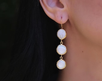 Pendientes largos barrocos de perlas, pendientes colgantes llamativos de oro, joyería nupcial, elegantes pendientes de perlas, regalo de piedra natal de junio