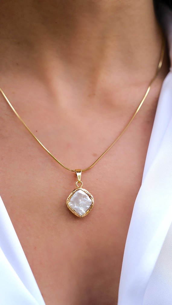 Dainty Pearl Necklace, Simple Pearl Necklace, Gold Necklace,Bridesmaid Gift, Pearl Pendant, Minimalist Pearl Gift for Her, Mother's Day Gift