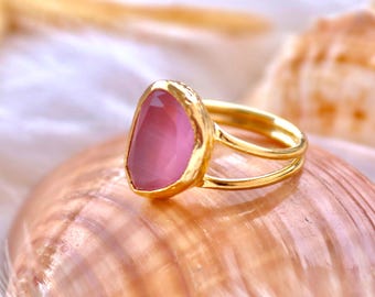Rose Quartz Ring Gold, Natural Pink Gemstone Ring, Minimalist Gold Ring, Boho Crystal Ring, Statement Stone Ring Gift for Her
