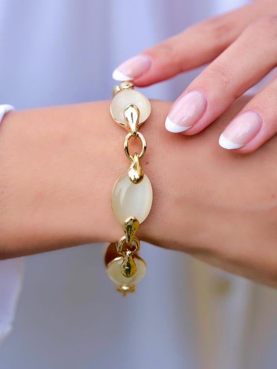 Gold Cat Eye Stone Bracelet,Elegant White Gemstone Bracelet for Women,Handmade Statement Jewelry Gift,Bridal Bracelet, Fine Jewelry