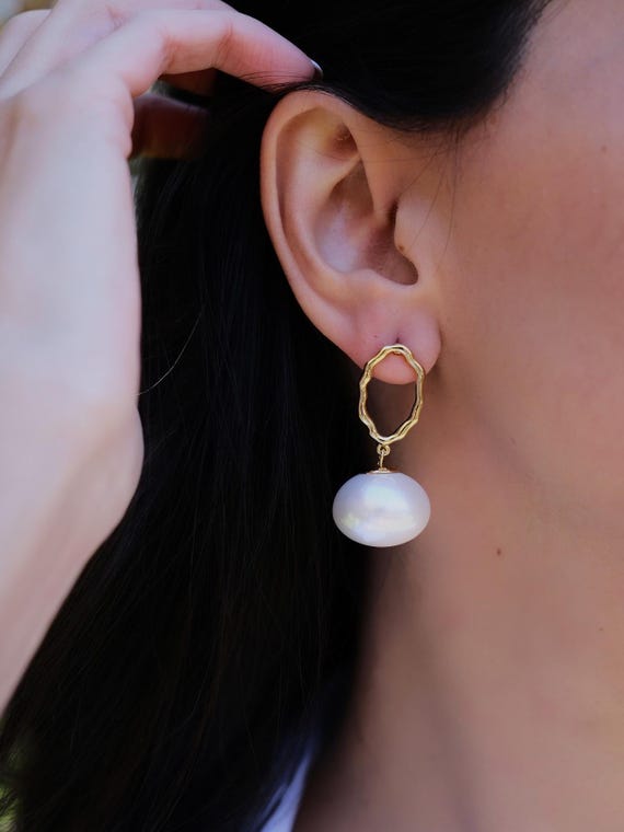 Gold Baroque Pearl Earrings, Modern Bridal Drop Earrings,Gift for Her,Dainty Pearl Drop Earrings,Luxe Pearl Earrings , Fine Jewelry