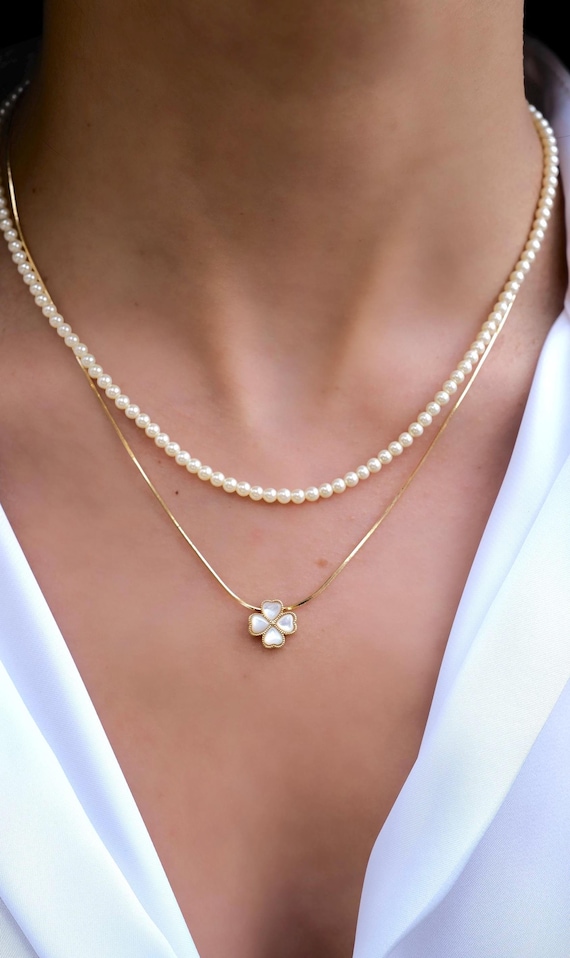 Clover Pearl Necklace, Daisy Pearl Necklace, Five Leaf Pearl Necklace, Pearl Jewelry, Gold Pearl Necklace,mother's day, White pearl pendant