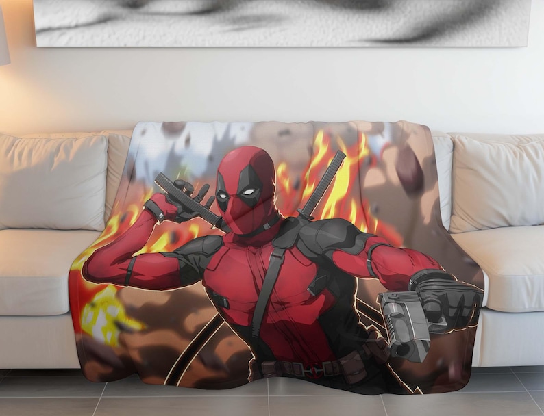 Puede incluir: Un personaje de superh&eacute;roe rojo y negro con una m&aacute;scara y una pistola, de pie sobre un fondo de fuego. El personaje lleva un traje rojo y negro con un cintur&oacute;n y una m&aacute;scara negra. El personaje sostiene una pistola en una mano y una espada en la otra. El fondo es de color naranja y amarillo fuego.
