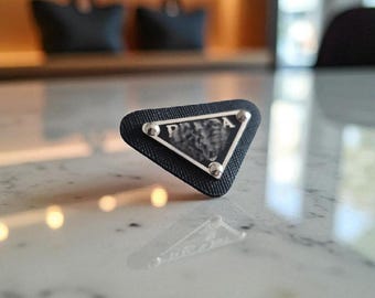 Aplique de moda italiano triangular preto e prata