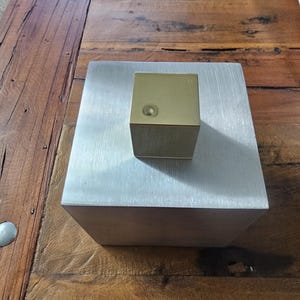 Cubo in ottone satinato, ordine speciale