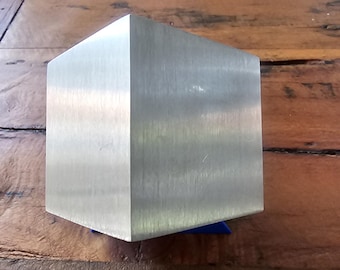 Cubo de aluminio con acabado satinado