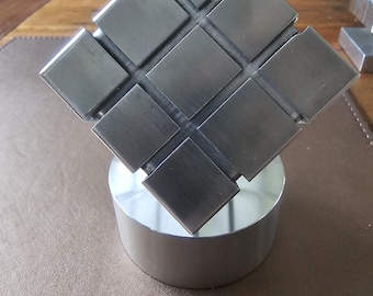 Aluminium Cube stand round