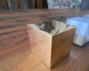 Cubo de aluminio sólido con acabado de espejo