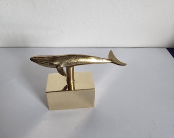 Ballena de latón