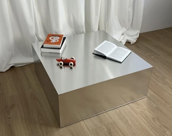 Todas las mesas de centro son de aluminio. Por favor, compruebe las medidas antes de realizar el pedido.