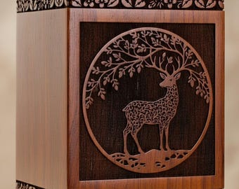 Urna de cremación con forma de ciervo y árbol de la vida / Caja conmemorativa de madera grabada / Contenedor funerario inspirado en la naturaleza