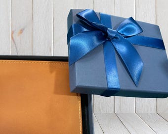 Personalized Leather Trifold Wallet: Handcrafted Gift for Men