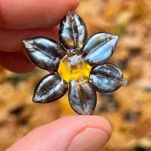 Electrum Cobalt Flower small Pin