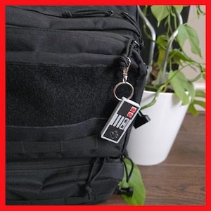 NES Controller Inspired Keychain – 3D Printed Retro Gamer Charm Nintendo 80s keychain