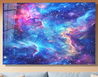 Könnte beinhalten: Gerahmter Leinwanddruck, der eine farbenfrohe Darstellung eines Nebels zeigt. Das Kunstwerk zeigt wirbelnde Blau-, Lila-, Rosa- und Orangetöne mit verstreuten weißen Sternen. Das Bild ist eine digitale Malerei einer Galaxie.