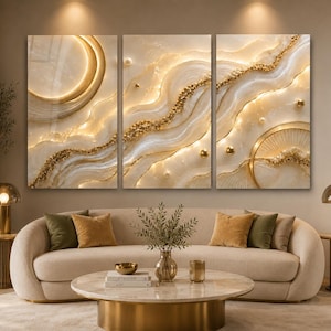 Può includere: Un set di tre quadri da parete raffigurante onde astratte e fluide nei toni del crema, bianco e oro. Il design incorpora accenti in foglia d'oro testurizzati, sfere metalliche e una forma a mezzaluna per un effetto tridimensionale.