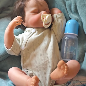 Realistic 19 Inches Silicone Baby Doll Full Body Super Flexible Available as Boy or Girl,Lifelike cute doll gift set