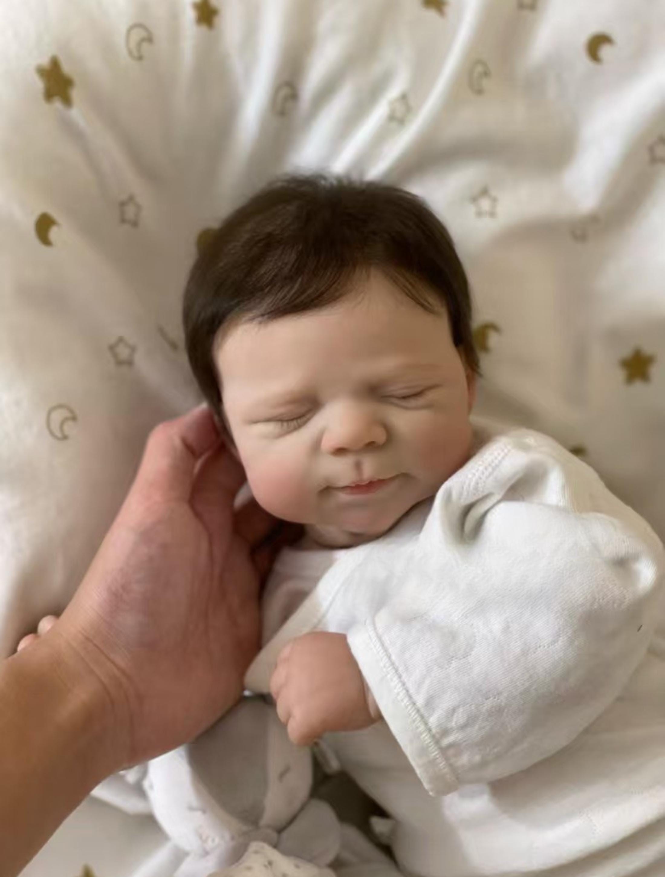 18 Inch Sleeping Reborn Baby Doll,Full Body Super Flexible Available as Boy or Girl,Lifelike cute doll gift set