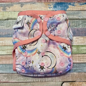 Cubierta de pañal de tela PUL Pastel Rainbow Moon XS/NB, pequeña, mediana, grande o única