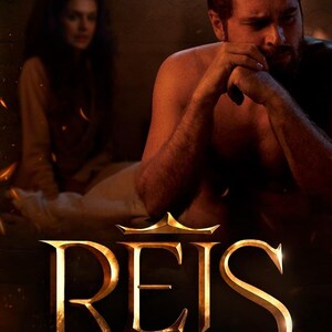 May include: A poster for a TV show called "Reis: O Pecado" featuring a man with a beard sitting on a bed, looking down. A woman is sitting behind him, out of focus. The title of the show is in gold letters with a crown above it.