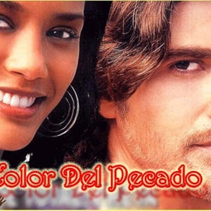 May include: A close-up of a couple, a woman with dark hair and a man with brown hair, looking at the camera. The text "El Color Del Pecado" is written in red letters across the bottom of the image.