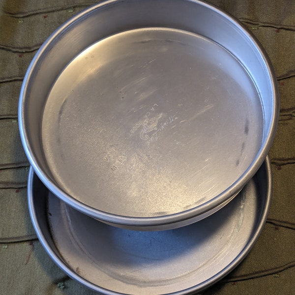 Vintage Magic Line 9" x 2" Aluminum Cake Pans - Made in USA