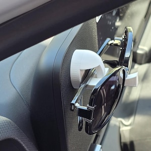 Magnetic glasses holder | Reading glasses holder | Fridge magnet | Hyundai | Ioniq 5
