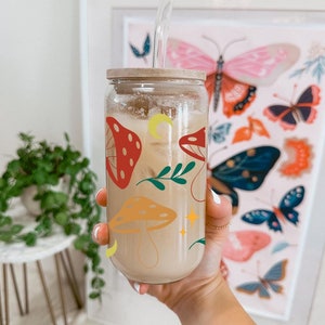 Boho Magic Mushroom Sipper Glass | Aesthetic Mushroom Iced Coffee Glass Cup with Lid and Straw | Cute 16oz Floral Glass Tumbler