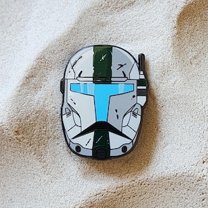 Spilla smaltata da 1,5&quot; con elmetto da riparatore della squadra Delta dei Clone Commandos