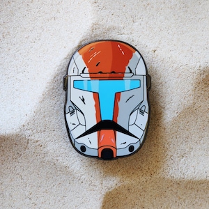 Spilla smaltata da 1,5&quot; con casco da capo della squadra Delta dei Clone Commandos