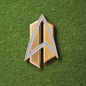 Der TNG All Good Things Combadge 5,1 cm Emaille Pin