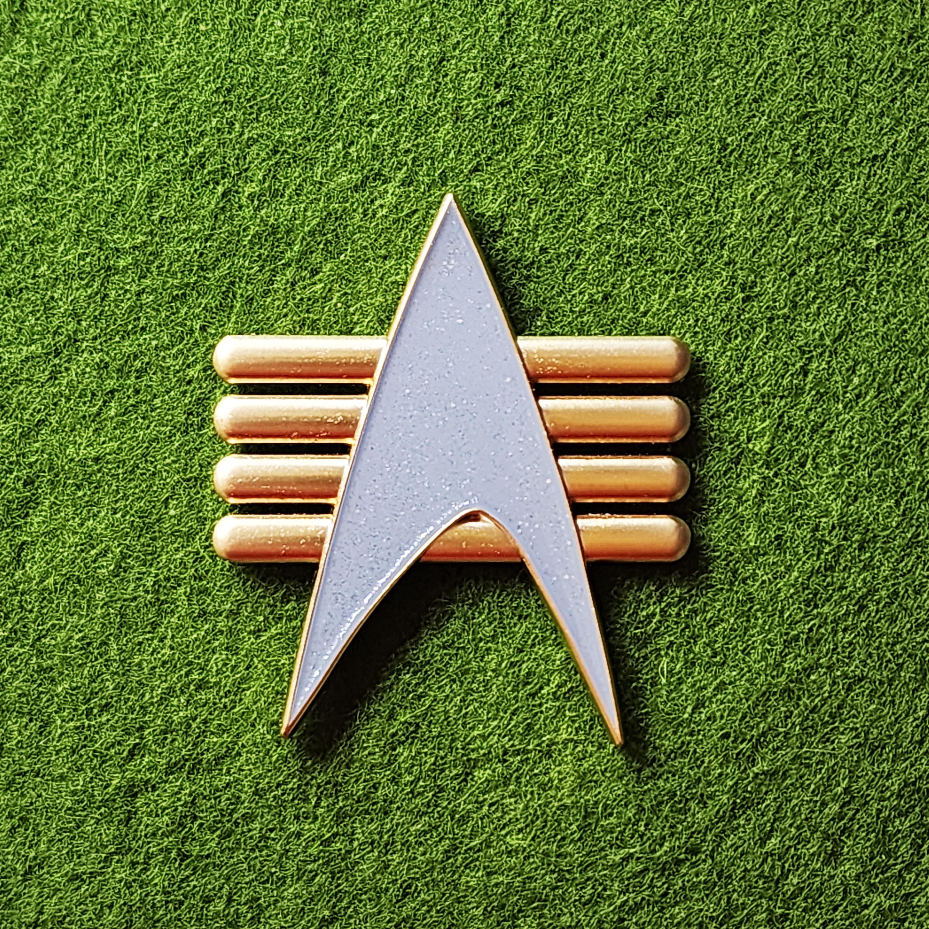 Lawrence Weiner エナメルピン MoMA エナメルピン Simmons(Simmons)：ファッション