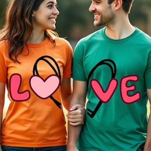 T-shirt couple demi-cœur | L'amour parfait | Tenue de petite amie pour petit ami | Cadeau d'anniversaire de mariage ou de relation | Mari/femme