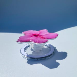 Pink Hibiskus MagSafe Phone Grip – Tropischer Blumen-Telefongriff | Blumen MagSafe Stand | Ästhetischer Schmuck für iPhone
