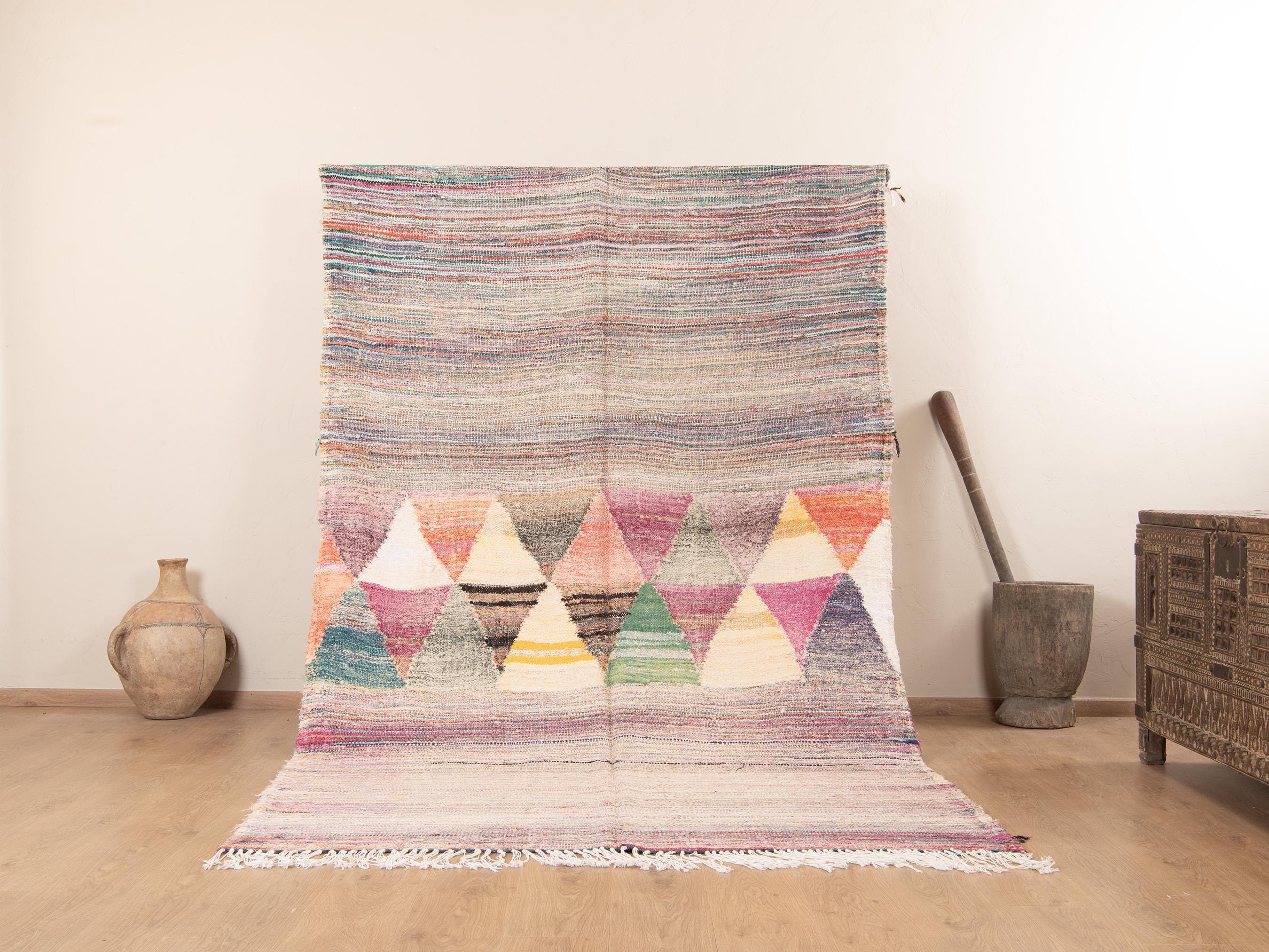 ヴィンテージのピンクストライプのモロッコラグ：手織りウールのブー