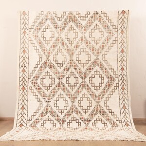 Handmade Beni Ourain Wool Rug: Moroccan Trellis Design
