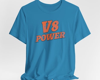 Camiseta gráfica V8 Power: Regalo ideal para mecánicos de coches deportivos.