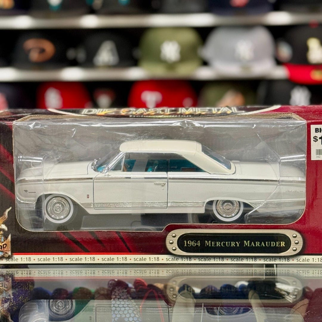 1/18 1964 Mercury Marauder White/blue Interior Road Signature