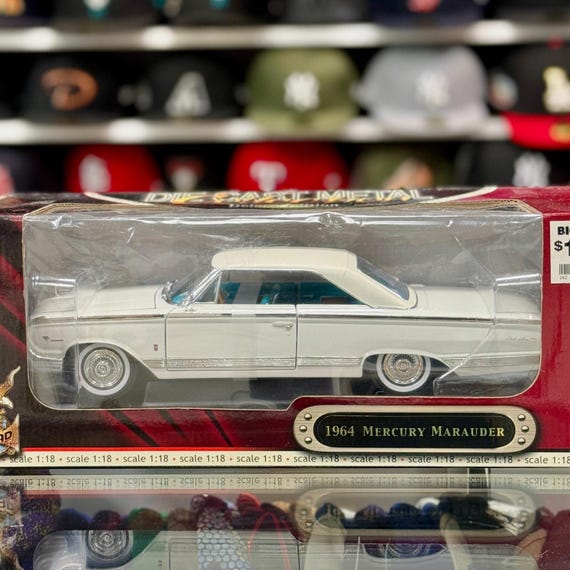 1/18 1964 Mercury Marauder White/blue Interior Road Signature