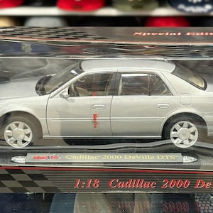 1/18 Cadillac Deville DTS Touring Sedan Vintage Diecast Model Car