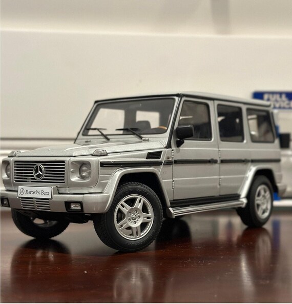 Mercedes-Benz G-Class ミニカー　オートアート1/18 Autoart 1/18 Mercedes Benz G-class Silver Vintage Diecast Model