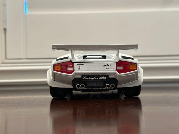 1/18 Lamborghini Countach LP 500 White/black Interior Kyosho Scale
