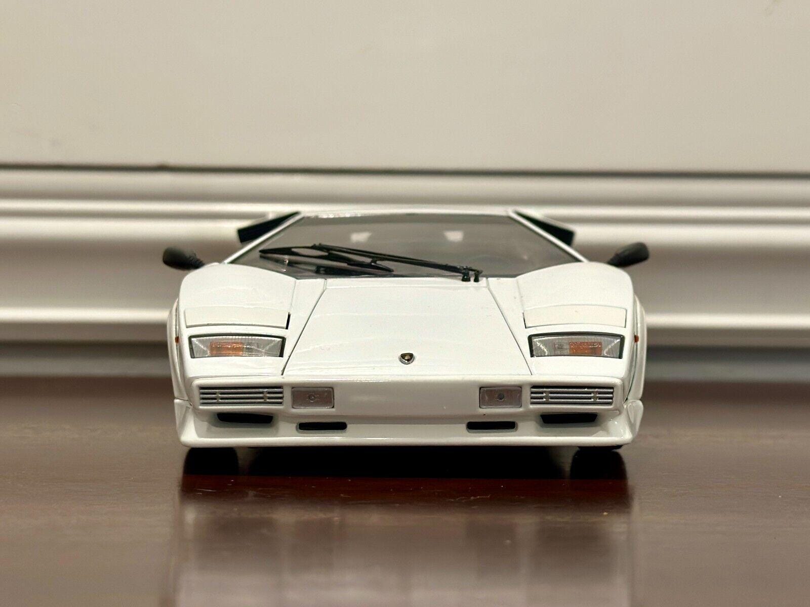 1/18 Lamborghini Countach LP 500 White/black Interior Kyosho Scale