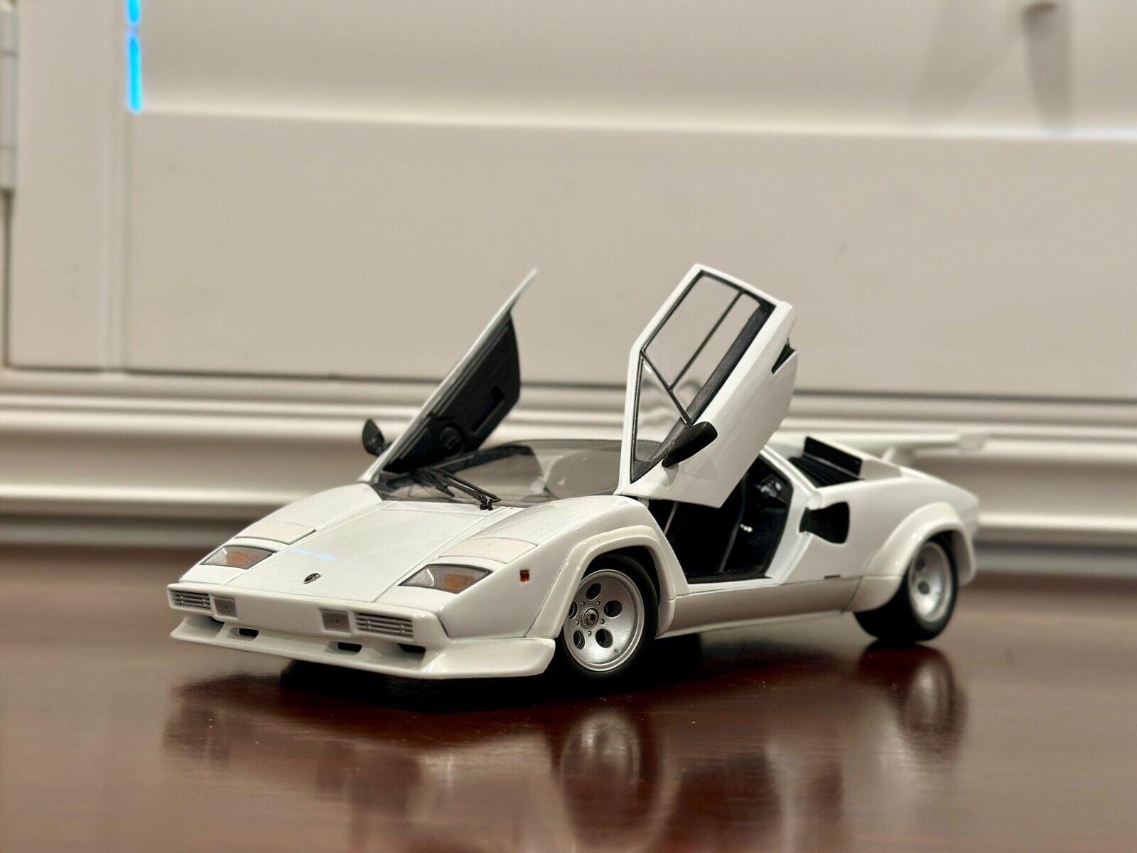 1/18 Lamborghini Countach LP 500 White/black Interior Kyosho Scale